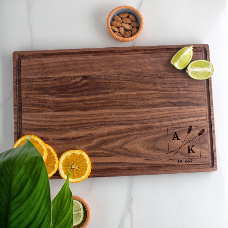 Customized walnut wood chopping block with engraving