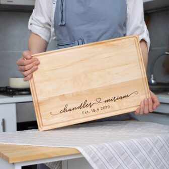 Engraved wooden Cutting Board as a wedding present for hosting