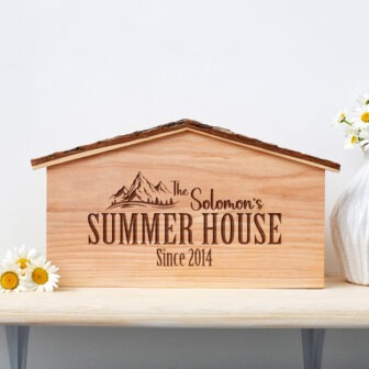 A wooden box with the words summer house on it.