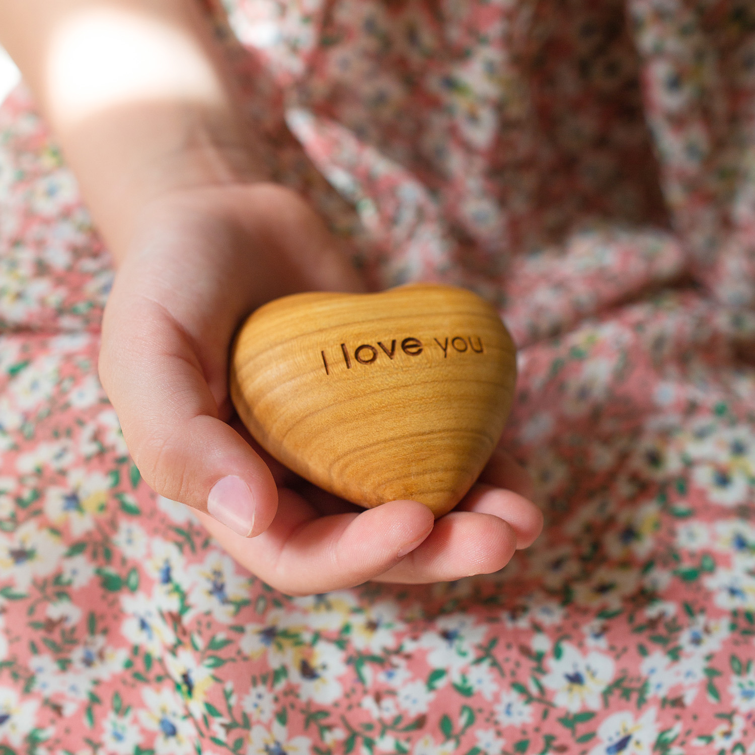 Deco Size 0,45/45 mm Natural Wood Heart Engraved 'I love you" Heart 