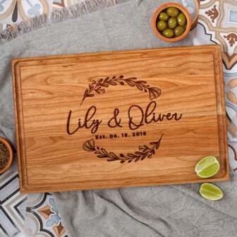 A wooden cutting board with olives and olives on it.
