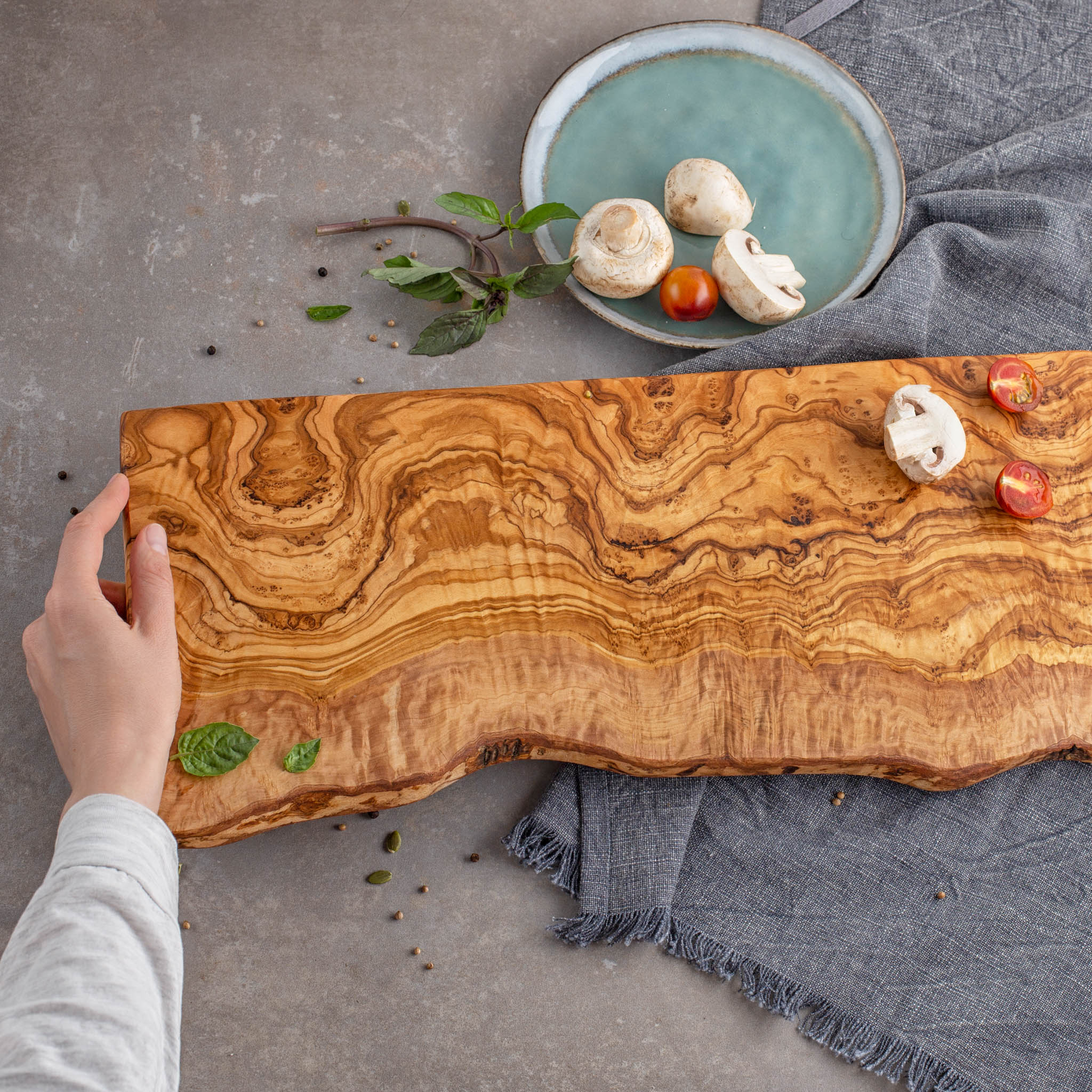 Forest Decor Olive Wood Large Cutting Board with Live Edge - 15.8x11.8x0.8  Natural Wooden Kitchen Chopping Board for Meat